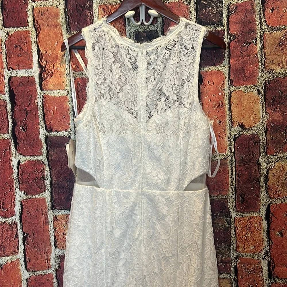 DB STUDIO Corded Lace Trumpet Wedding Dress with Illusion Sides. - size 14 NWT - Picture 8 of 16